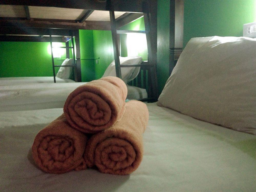 Silla Patong Hostel Extérieur photo