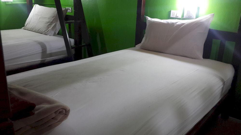 Silla Patong Hostel Extérieur photo