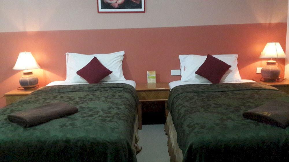 Silla Patong Hostel Extérieur photo