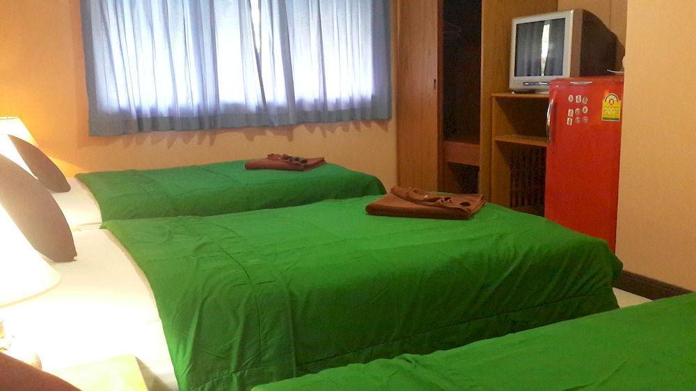 Silla Patong Hostel Extérieur photo