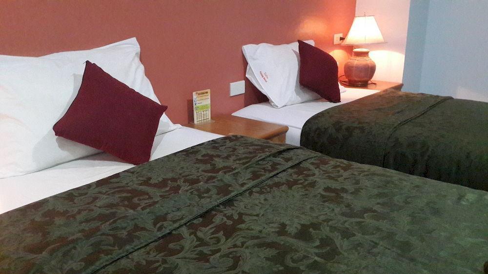 Silla Patong Hostel Extérieur photo