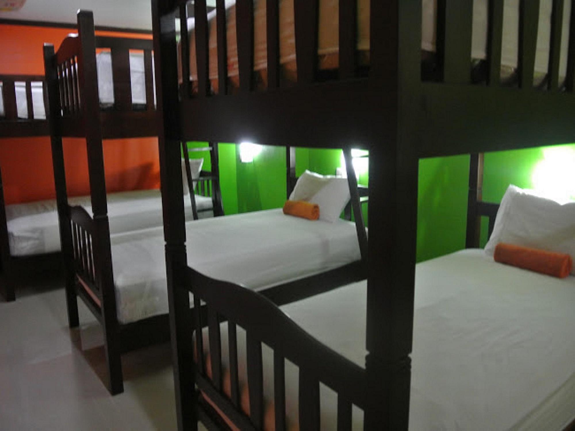Silla Patong Hostel Extérieur photo