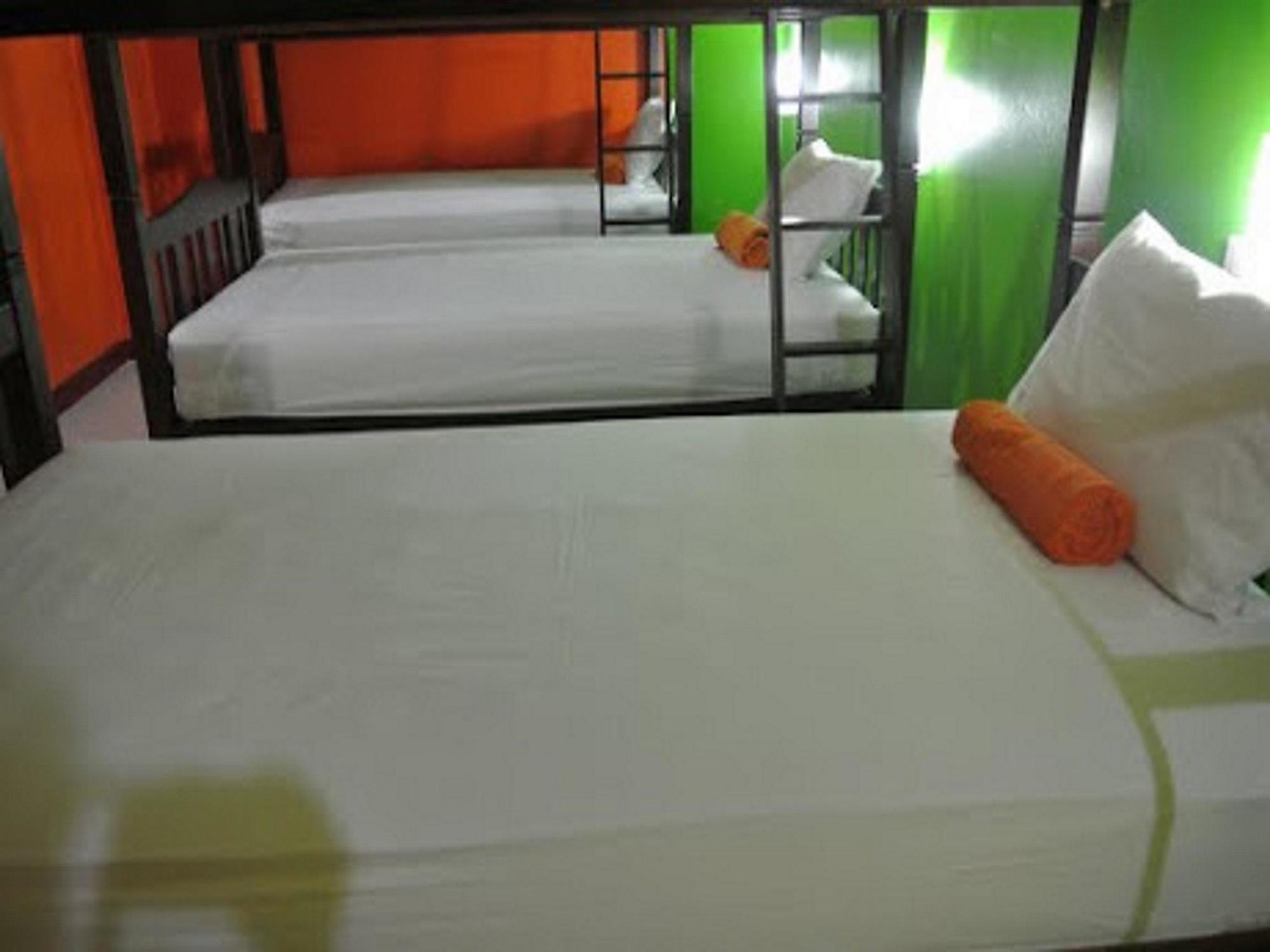 Silla Patong Hostel Extérieur photo