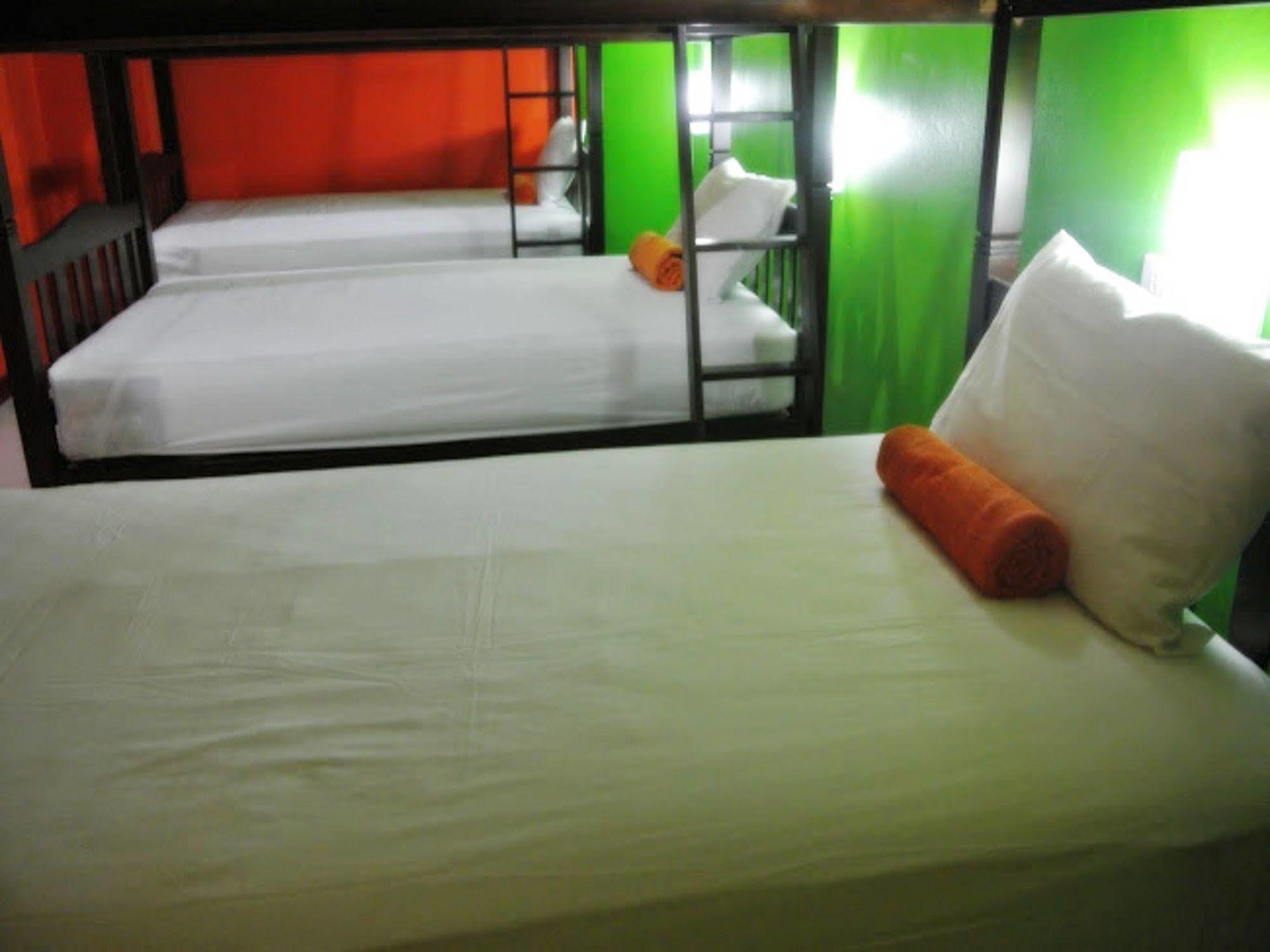 Silla Patong Hostel Extérieur photo