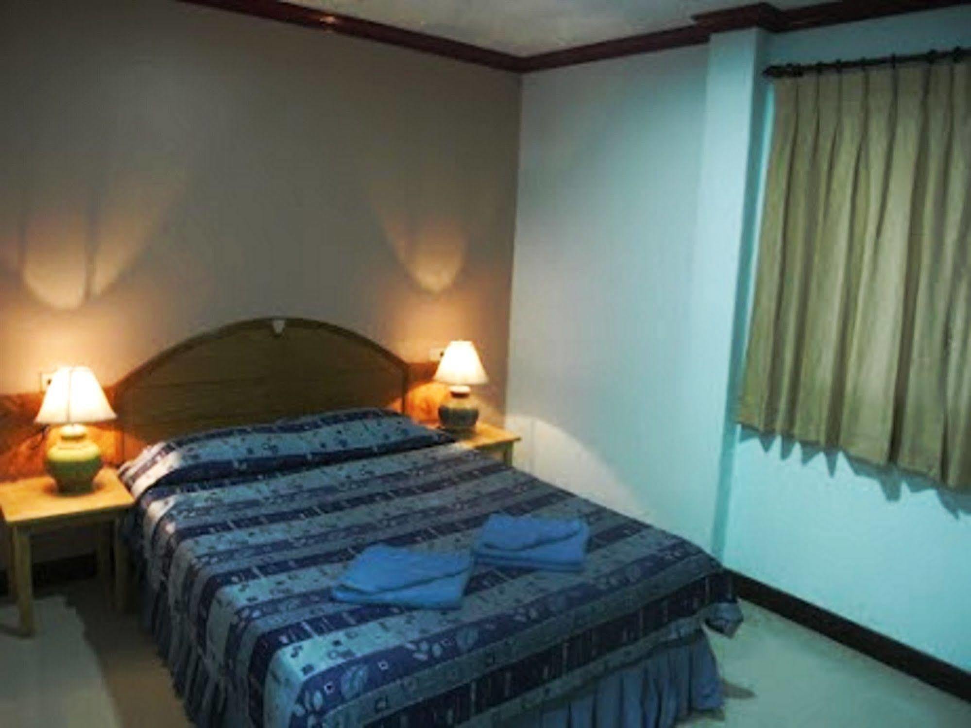Silla Patong Hostel Extérieur photo