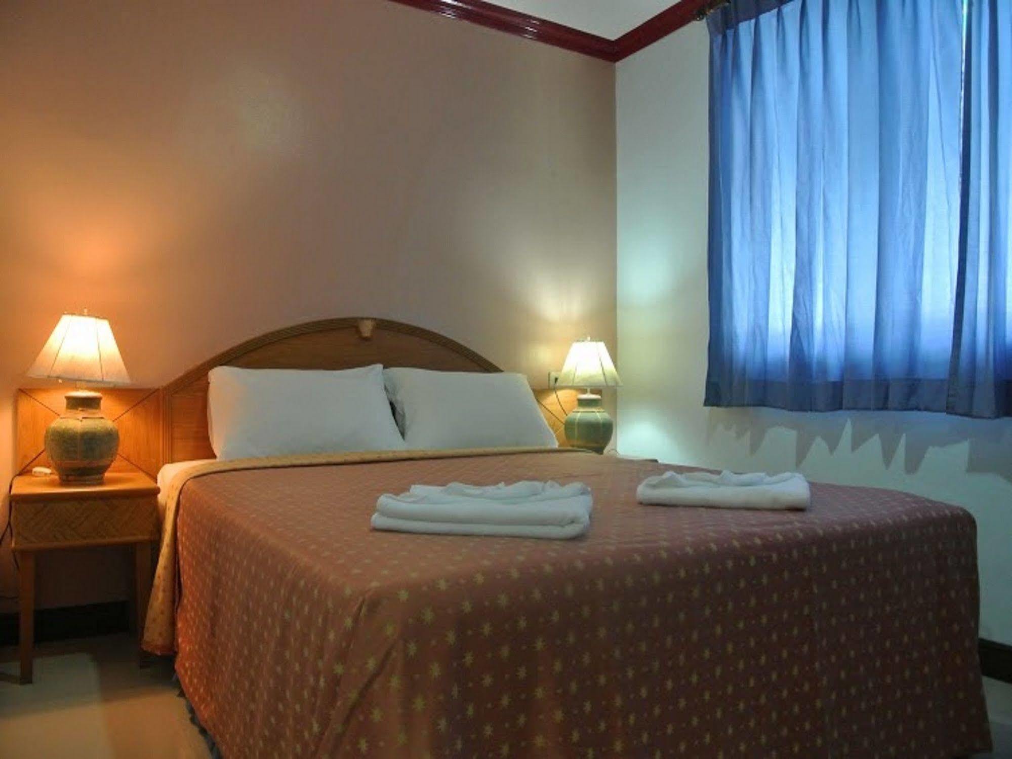 Silla Patong Hostel Extérieur photo