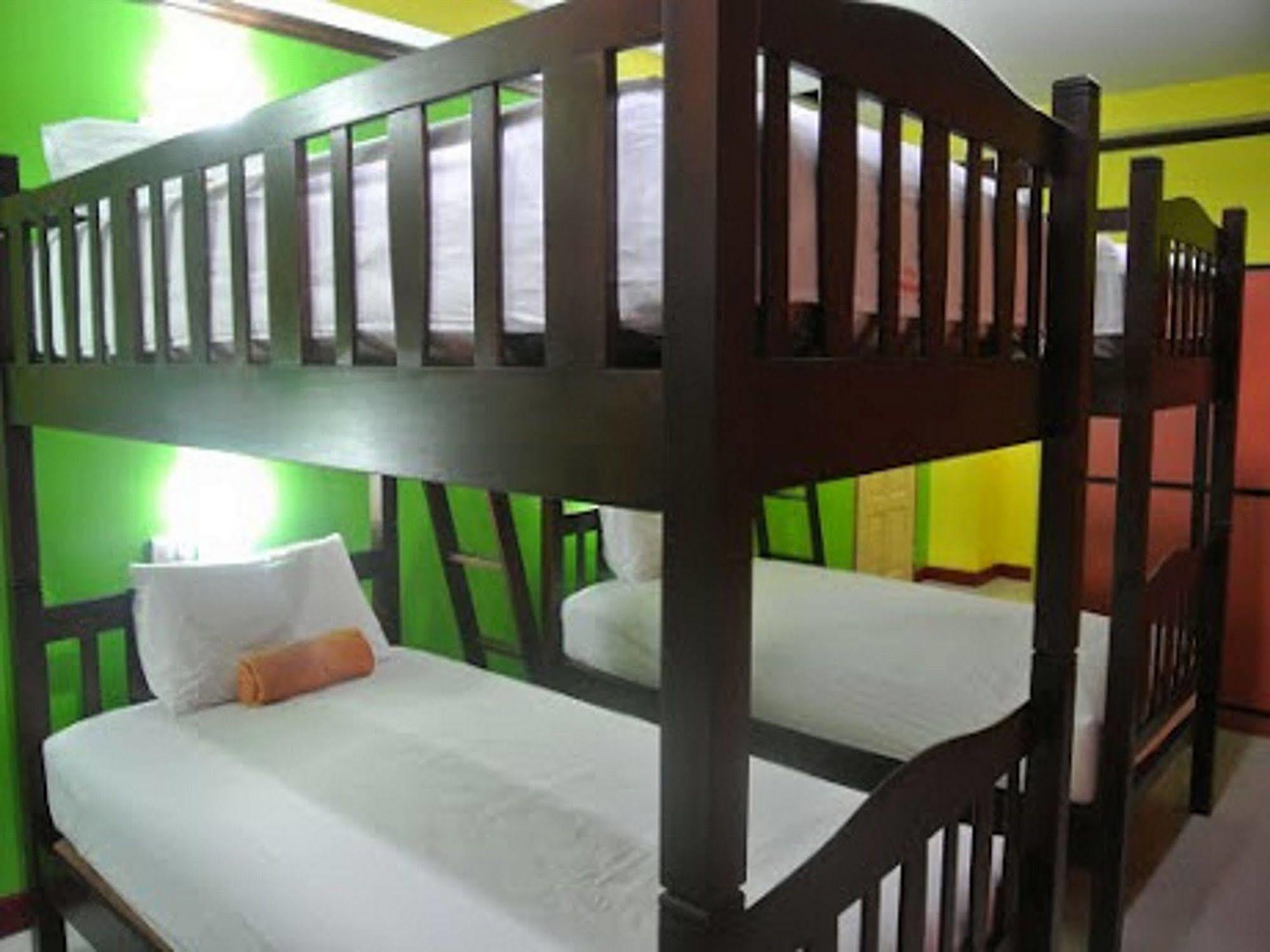 Silla Patong Hostel Extérieur photo