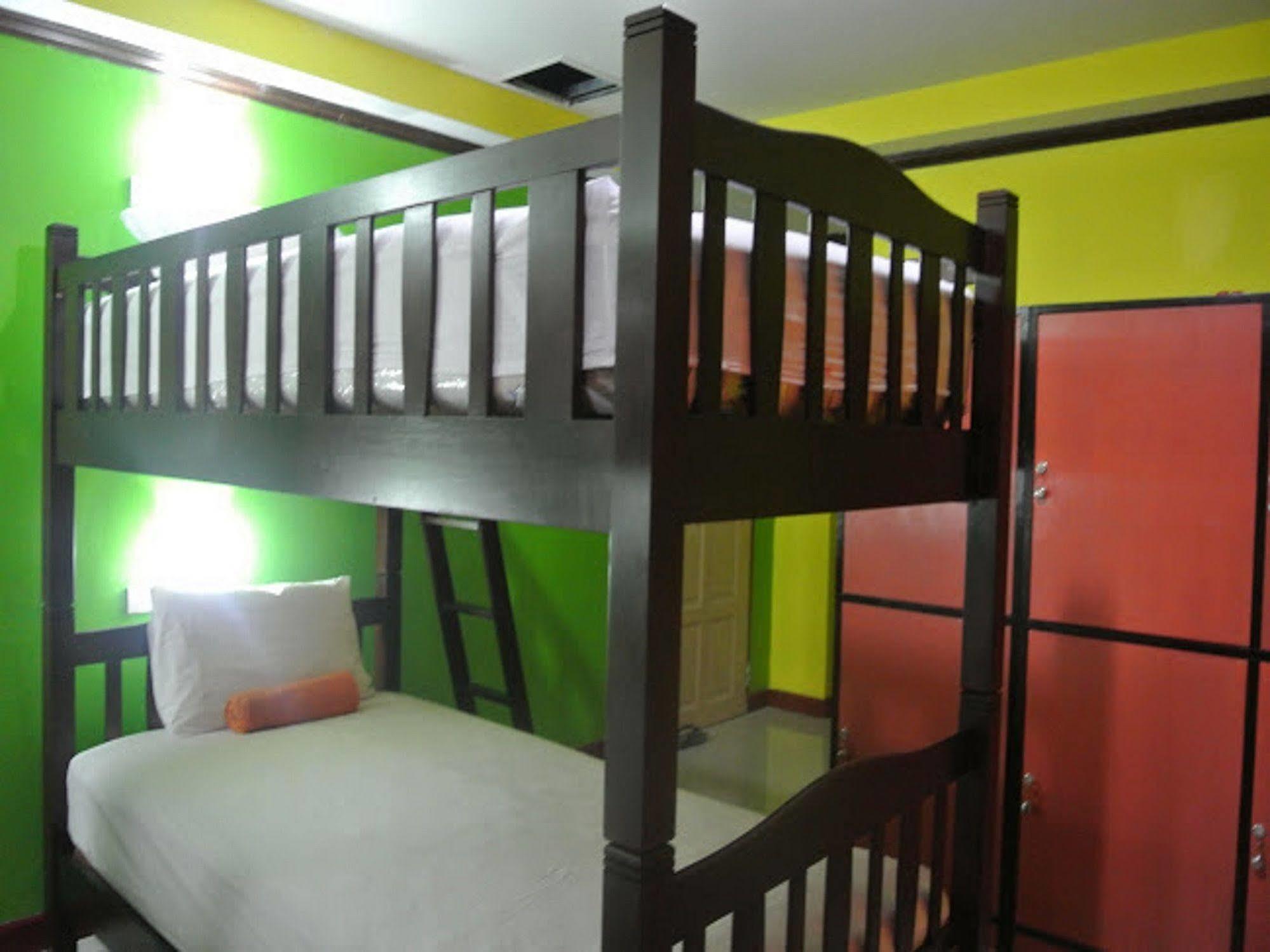 Silla Patong Hostel Extérieur photo