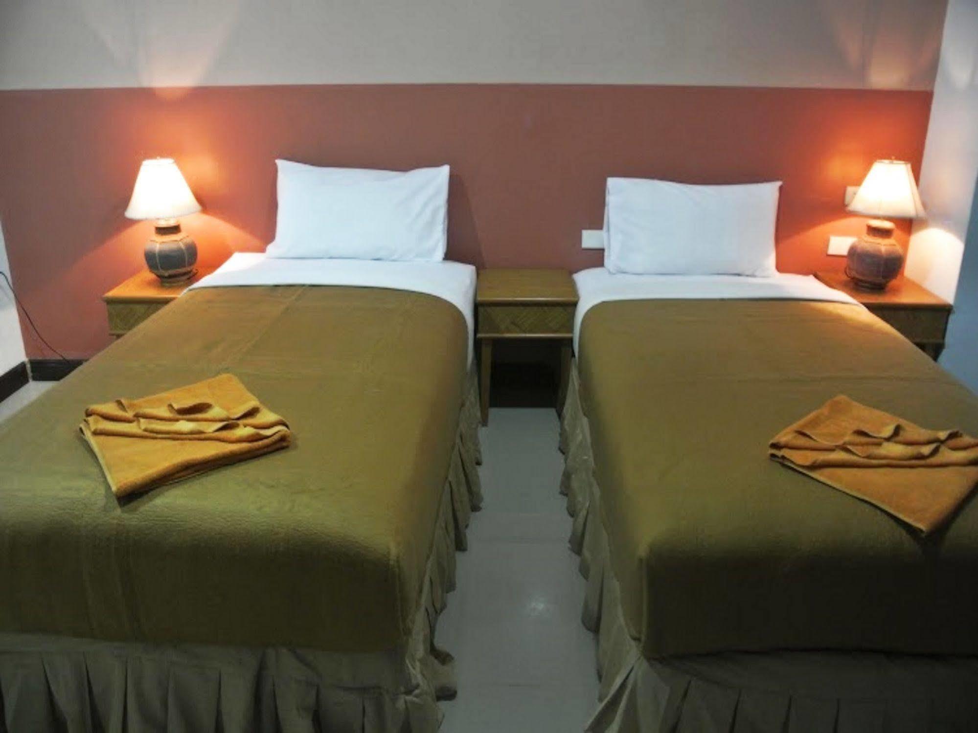 Silla Patong Hostel Extérieur photo