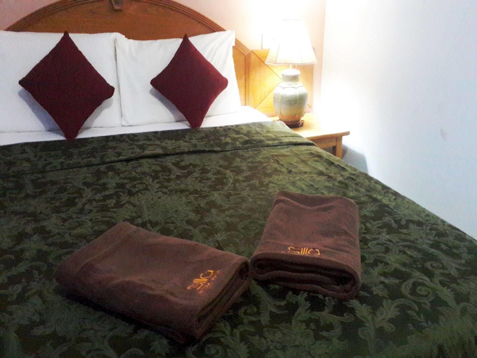 Silla Patong Hostel Extérieur photo