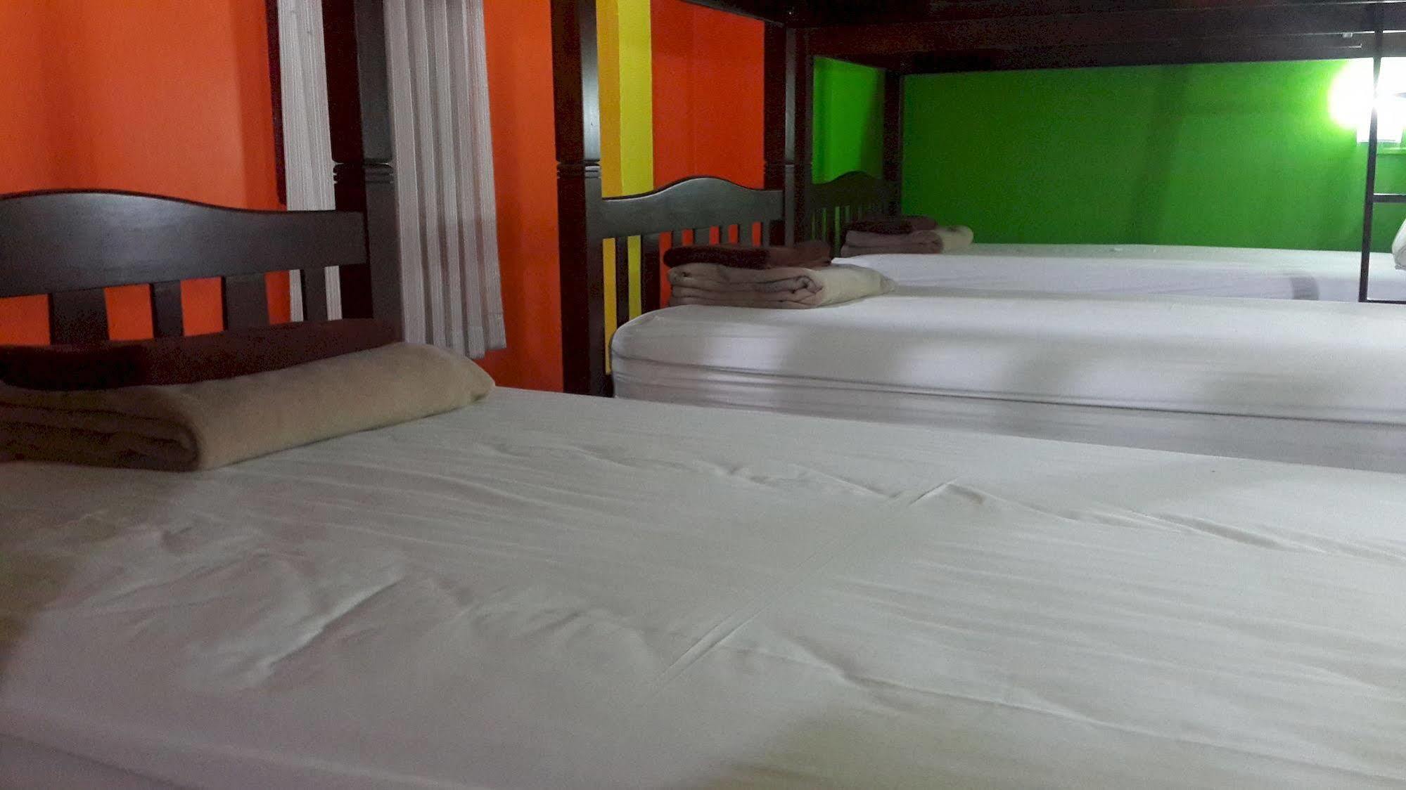 Silla Patong Hostel Extérieur photo
