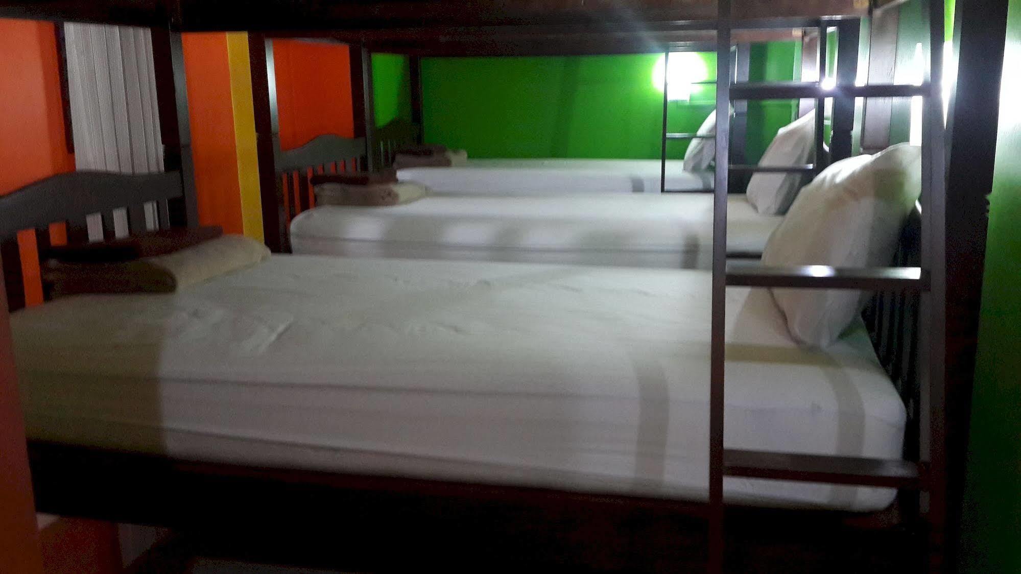 Silla Patong Hostel Extérieur photo