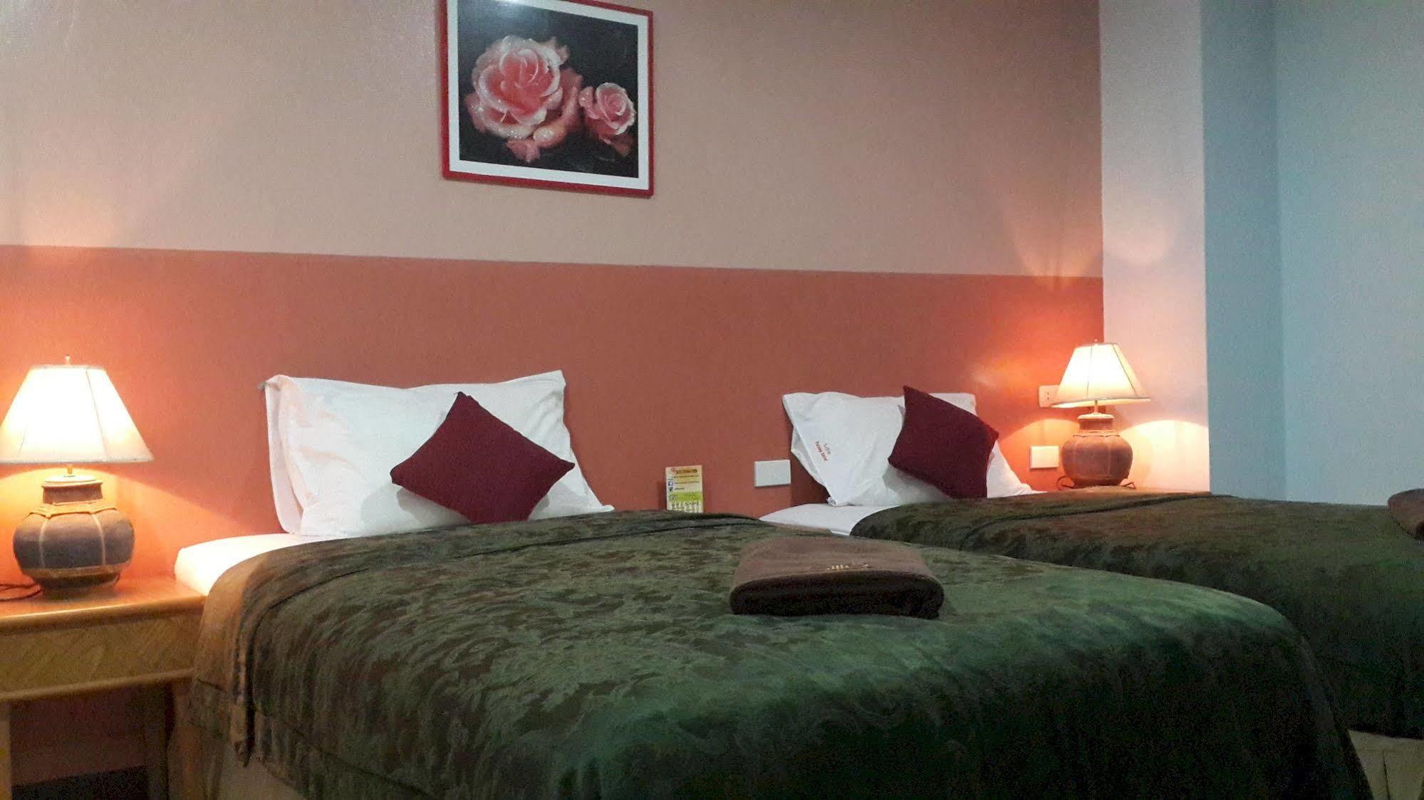 Silla Patong Hostel Extérieur photo