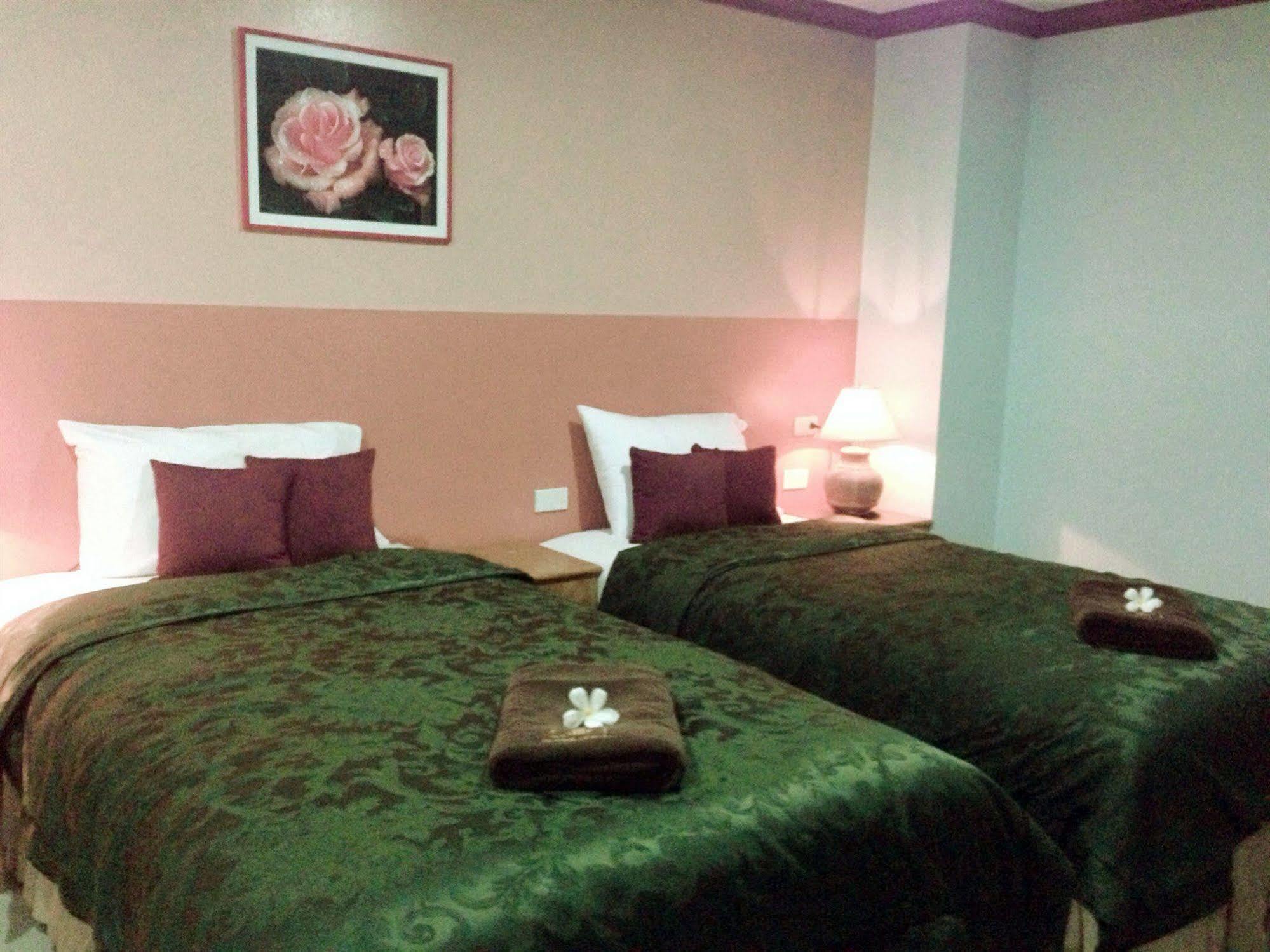 Silla Patong Hostel Extérieur photo