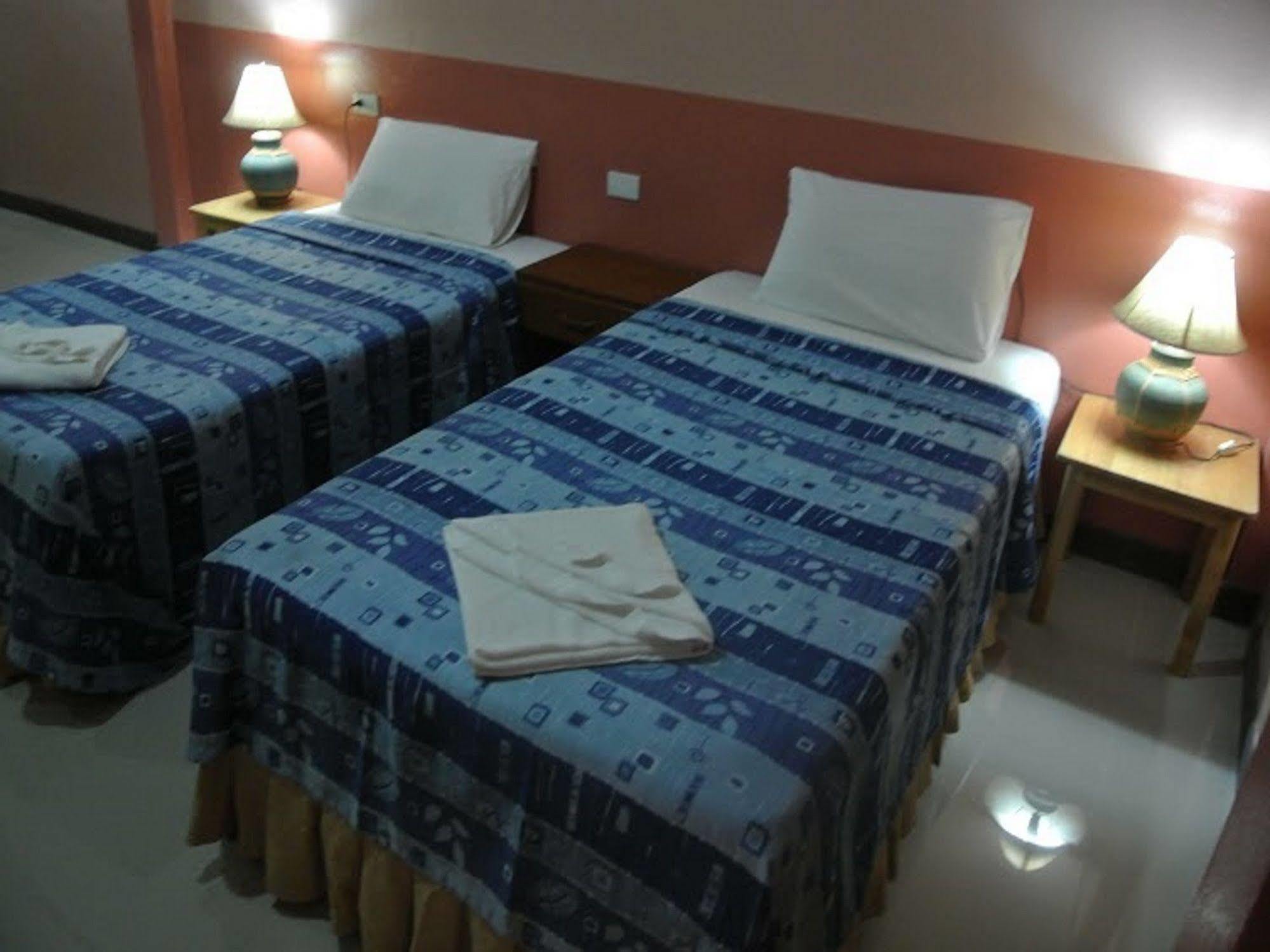 Silla Patong Hostel Extérieur photo